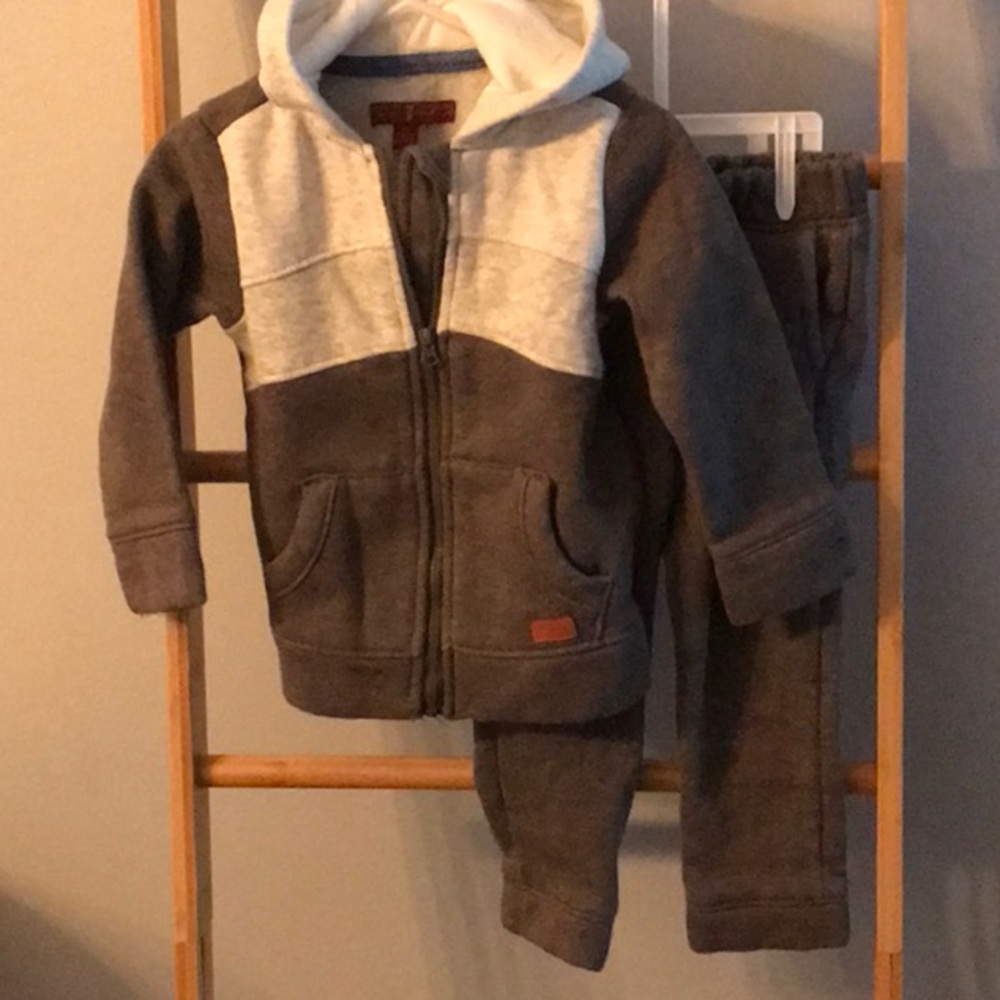 7 For all mankind size 2T sweat suit hoodie set. Lined hood. Full front zipper